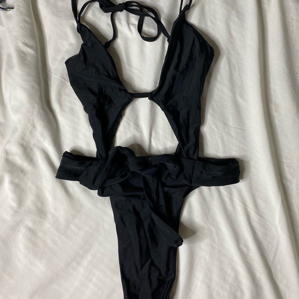 BLACK TIE UP ONE PIECE SUIT
